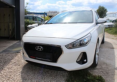 Hyundai i30 1,6CRDI Select Klima Sitzh. PDC Alu LED