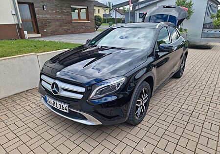 Mercedes-Benz GLA 220 d 4M*Urban*Score*7G-DCT*Xenon*AHK*Pano