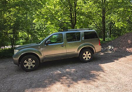 Nissan Pathfinder 2.5 dCi Elegance Elegance