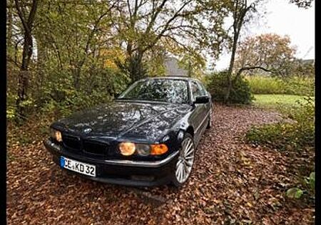 BMW 728i A -