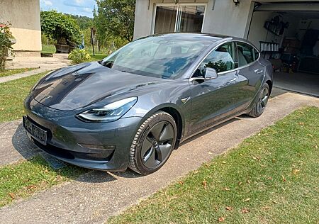 Tesla Model 3 Allradantrieb mit Dualmotor Performa...