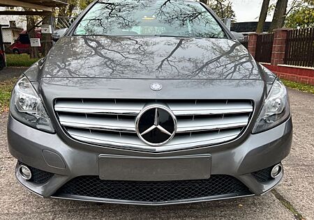 Mercedes-Benz B 180 BlueEFFICIENCY Klimaautomatik AHK Schwenkb