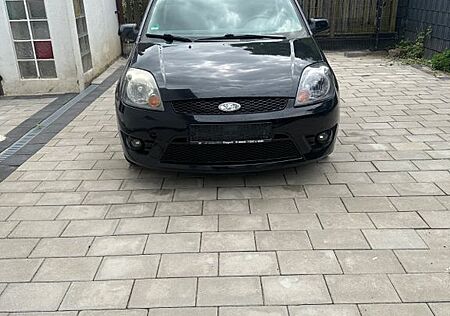 Ford Fiesta 1,3 51 kW Black Magic Black Magic