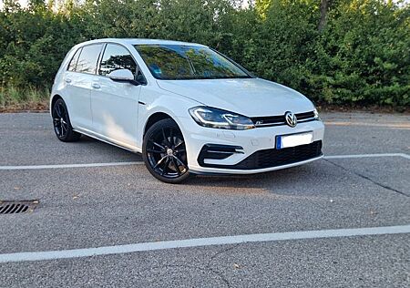 VW Golf Volkswagen 1.5 TSI DSG Highline R-Line/Scheckheft/Acc