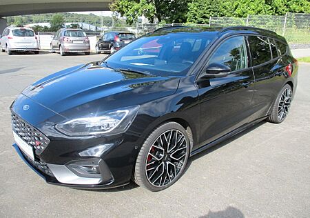 Ford Focus Turnier ST Performance AHK LED Leder 19 Zo