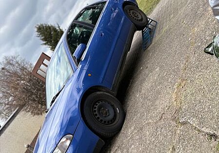 Audi A4 2.4 - b5