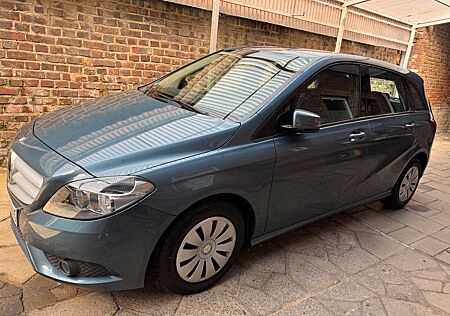 Mercedes-Benz B 180 - gepflegtes Seniorenauto