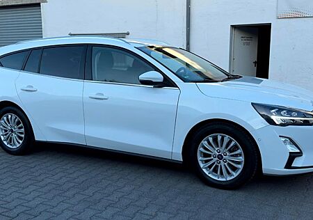 Ford Focus 2,0 Navi,LED,Kamera,Auto,Keyless,PTS,B&Q