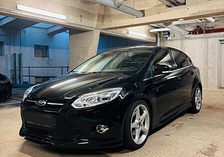 Ford Focus 2,0TDCi 120kW PowerSh. Titanium Turnie...