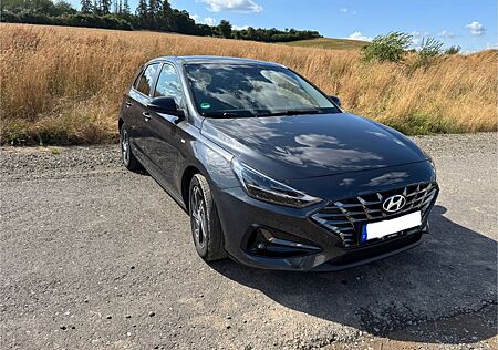 Hyundai i30 1.0 T-GDI Hybrid Intro