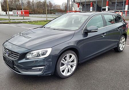 Volvo V60 Kombi Momentum Automatik Navi ***