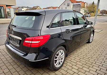 Mercedes-Benz B 200 //1HAND/INSPEKTIONNEU/XENON