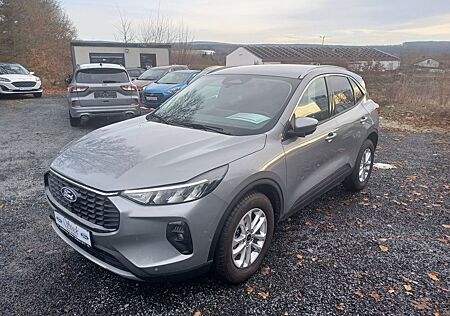 Ford Kuga ** Titanium / WIE NEU ** neues Modell