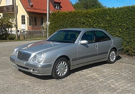 Mercedes-Benz E 320 CDI ELEGANCE - nur 74 tkm!