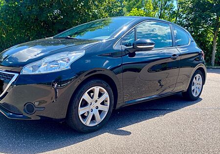 Peugeot 208 1.0 PureTech 68 , gepflegter Zustand