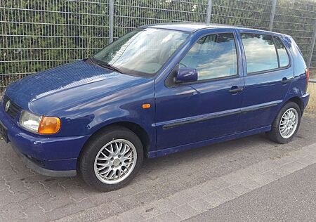 VW Polo Volkswagen 1.6 Servo Sportline