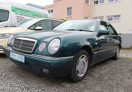 Mercedes-Benz E 200 ELEGANCE Klima/Automatik/Schiebedach