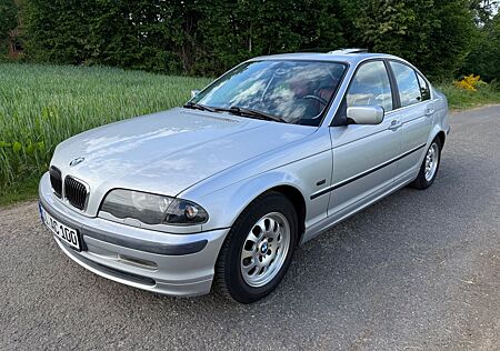 BMW 323i Autom. XENON/LEDER/SHZ/SD