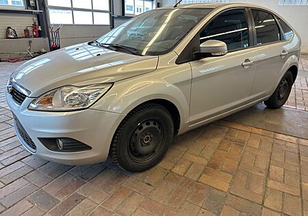 Ford Focus 1.6 AHK