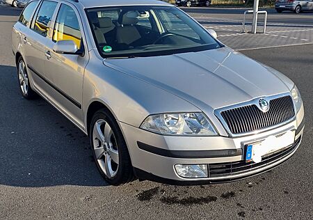 Skoda Octavia Combi 2.0 TDI DPF, AHK, 8-fach auf ALU
