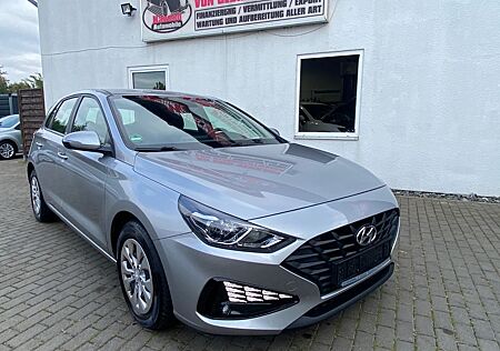 Hyundai i30 Limo. Select 1.6 CRDi Klima / Kamera /EURO6