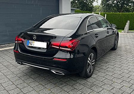Mercedes-Benz A 180 d *Limosine* *AMG-Paket* *Ambiente*