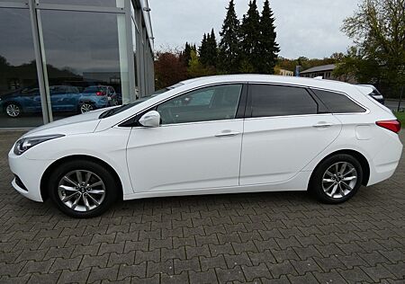 Hyundai i40 gebraucht kaufen Hyundai i40 cw*2 HAND*NAVI*RFK*PDC*SHZ*TEMPOMAT*KLIMA*5T