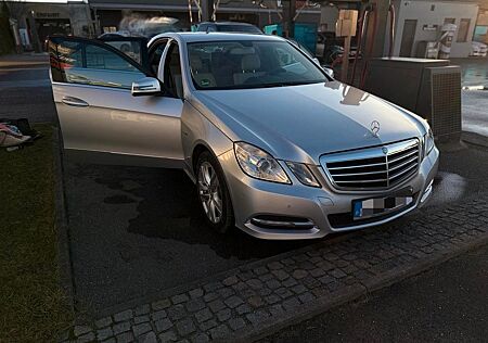 Mercedes-Benz E 250 CDI 4MATIC BlueEFFICIENCY Autom. -