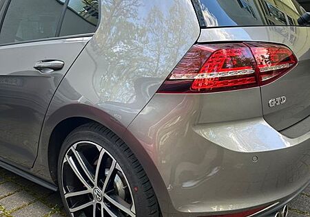 VW Golf Volkswagen 2.0 TDI DSG BMT GTD GTD