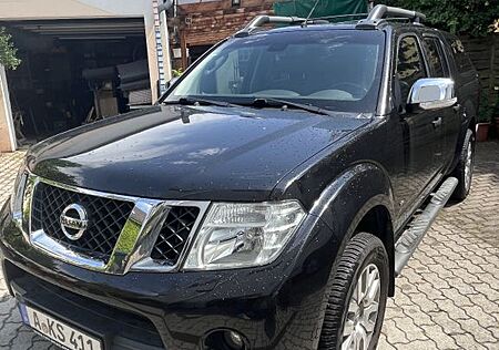 Nissan Navara Vollausstattung Navi/Kamara/SD/Xenon