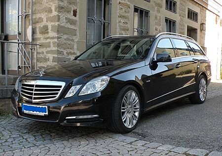 Mercedes-Benz E 220 CDI T BlueEFFICIENCY AVANTGARDE AVANTGARDE