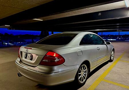 Mercedes-Benz CLK 240 AVANTGARDE/!REMUS!/PANO/LEDER/SHZ/AUTO