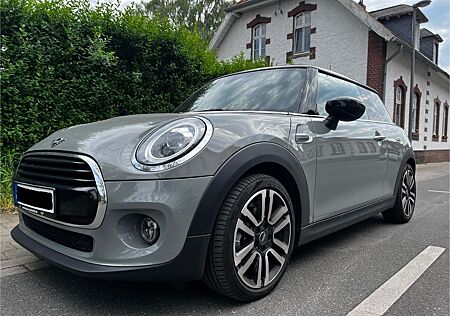 Mini Cooper Essential Trim Steptronic Essential Trim
