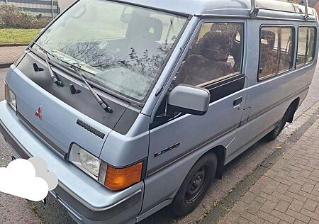 Mitsubishi L300