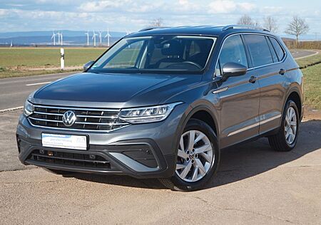 VW Tiguan Allspace Volkswagen Life +Navi+7-Sitzer+AHK+