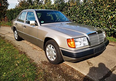 Mercedes-Benz E 260 W124 TÜV Neu H-Kennzeichen