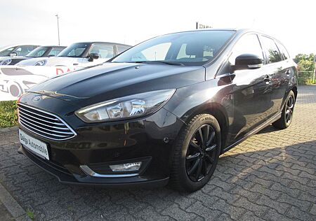 Ford Focus Turnier Titanium/1.Hand/Navi/SHZ/TÜV NEU