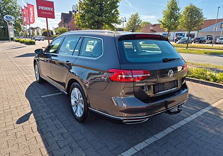 VW Passat Variant Volkswagen Passat Highline2.0TDI-190PS-AUT*AHK+LEDER+LED+NA