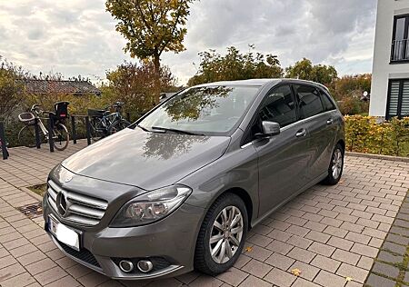 Mercedes-Benz B 180 /Navi/Sitzh/Klima/Insp. und HU Neu