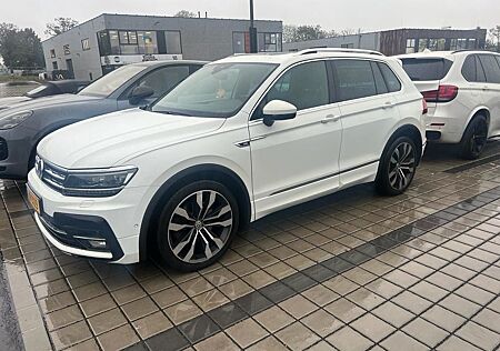 VW Tiguan Volkswagen 2.0/R-LINE/4 Motion/PANO/HUD/20/AHK/Leder