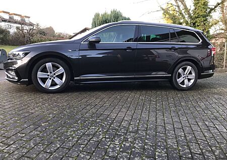 VW Passat Variant Volkswagen 2.0 TDI,140kW DSG,2xR, LED,Leder