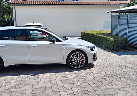 Audi S3 TFSI S tronic quattro -