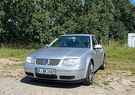 VW Bora Volkswagen 1.6 16V Pacific mit Extras
