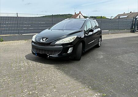 Peugeot 308 SW Sport Plus 120PS TÜV 11/27 8-fach bereift