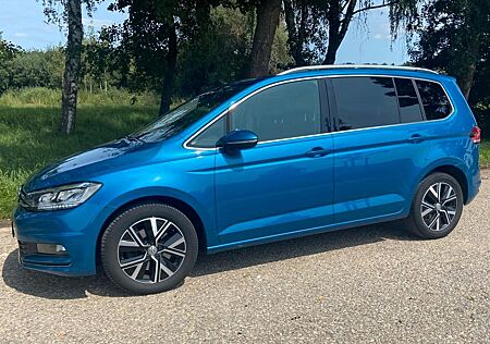 VW Touran Volkswagen Highline 1,5 TSI / 7 Sitze/Panorama/AHK