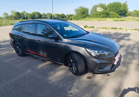 Ford Focus 2,3 EcoBoost ST Turnier ST