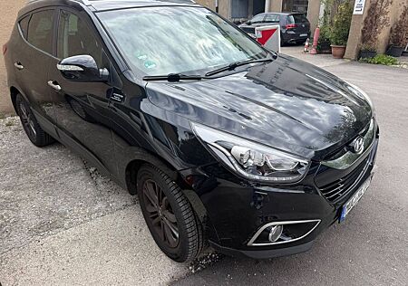 Hyundai ix35 4WD Automatik Leder Kamera AHK Webasto Voll