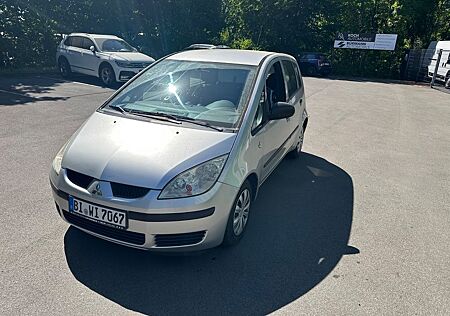 Mitsubishi Colt 1.1 TÜV NEU 8fach bereift