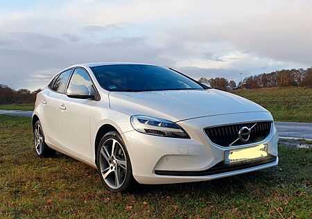 Volvo V40 D2 Momentum , Navi, Klima, SHZ