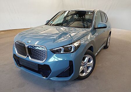 BMW iX1 30 xDrive M Sport AHK_DrivAssProf_Headup_360